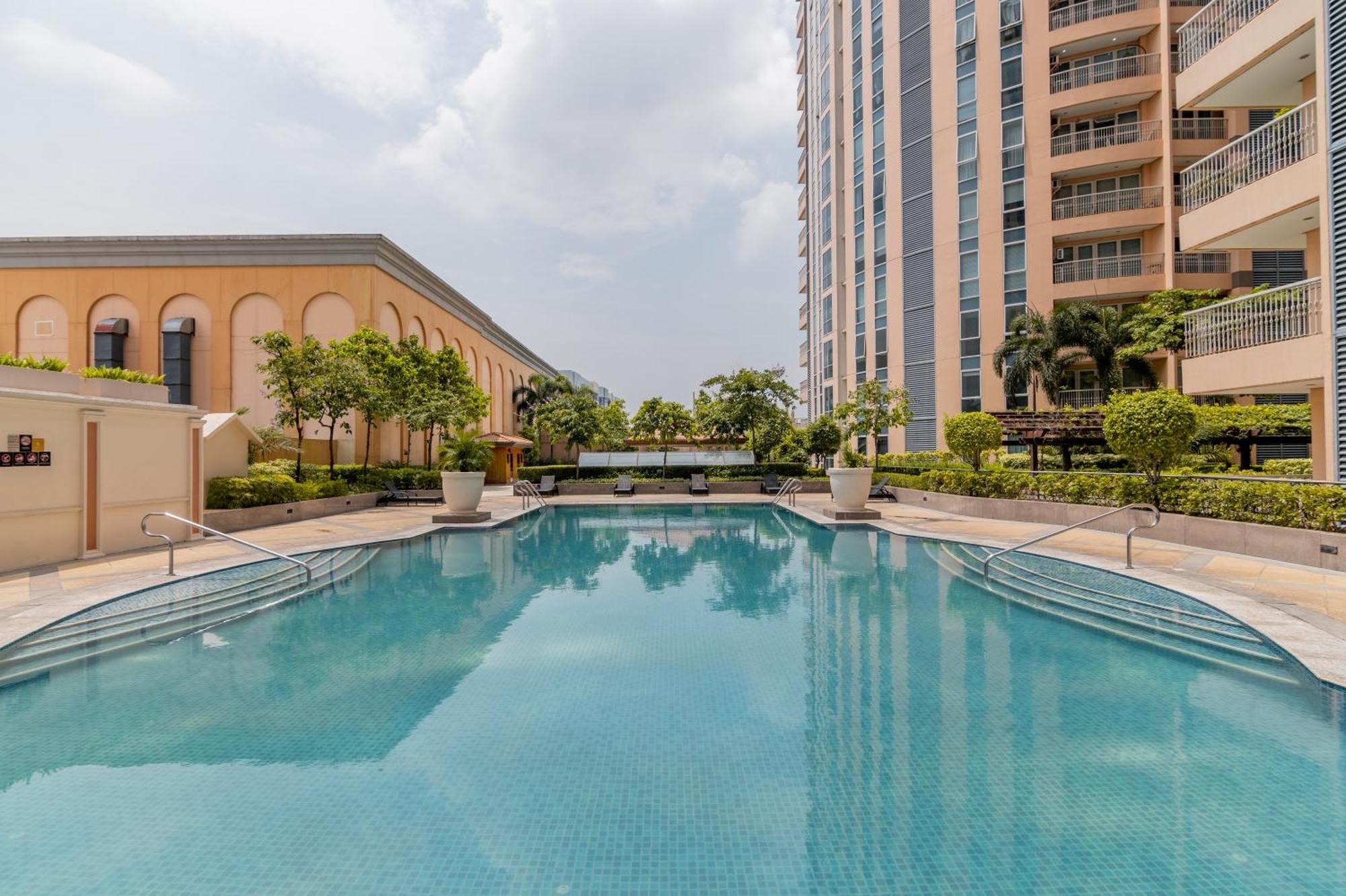 Luxury Condo At Venice Mall Near Airport, Bgc & Makati Manila Exterior photo